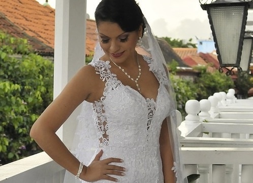 Vestido de novia para un destino mágico Cartagena. Novias Anne Veneth www.anneveneth.com